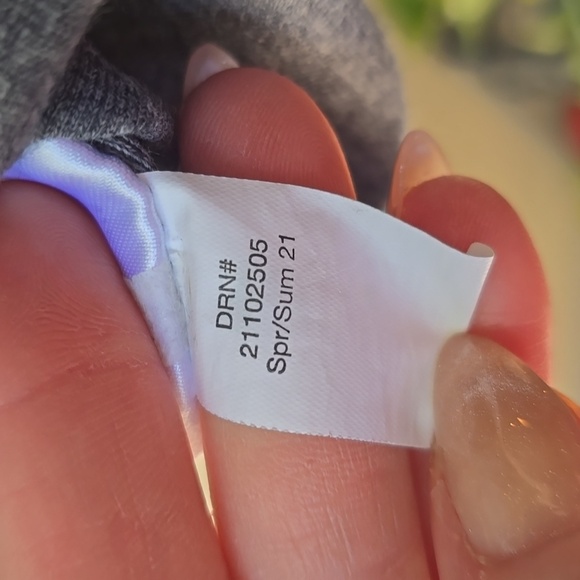 Eddie Bauer Gray Heather V-neck Long Sleeve T-shirt Medium M - Picture 9 of 9